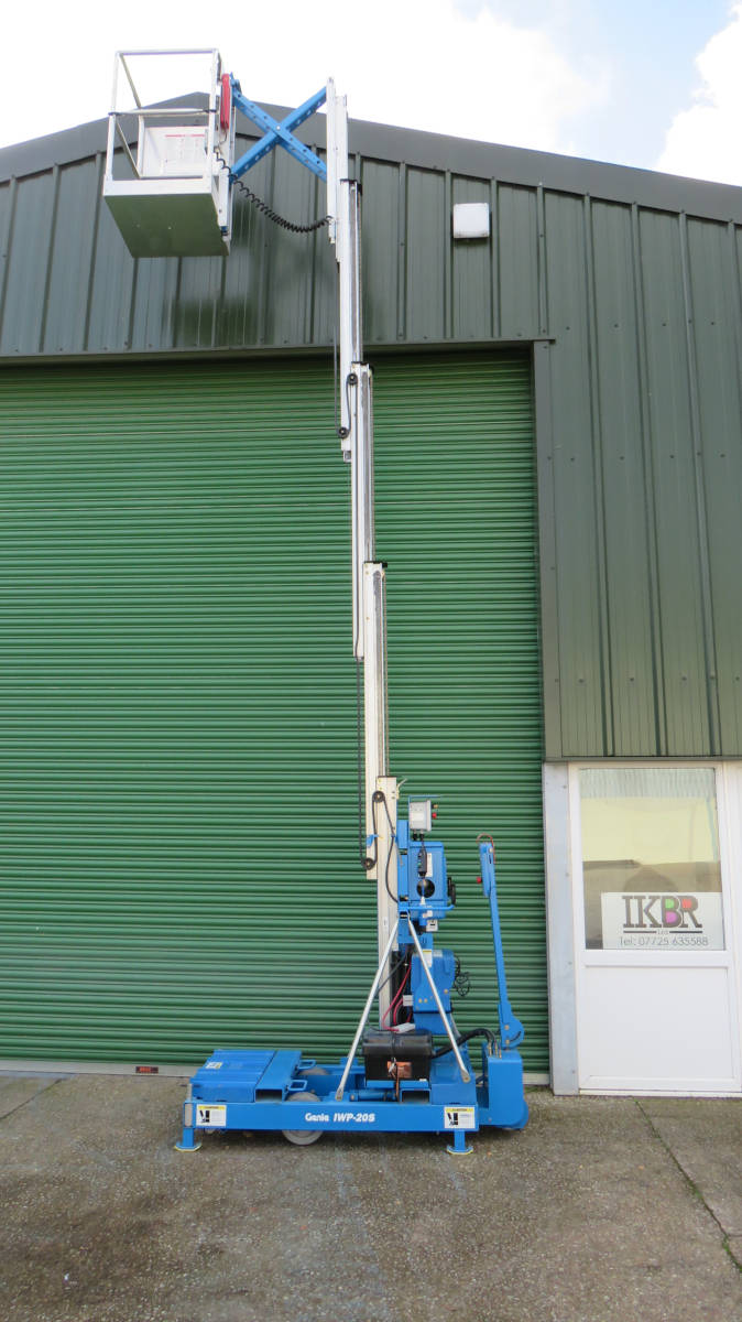 2001 Genie IWP20-S Mast BoomImage with link to high resolution version