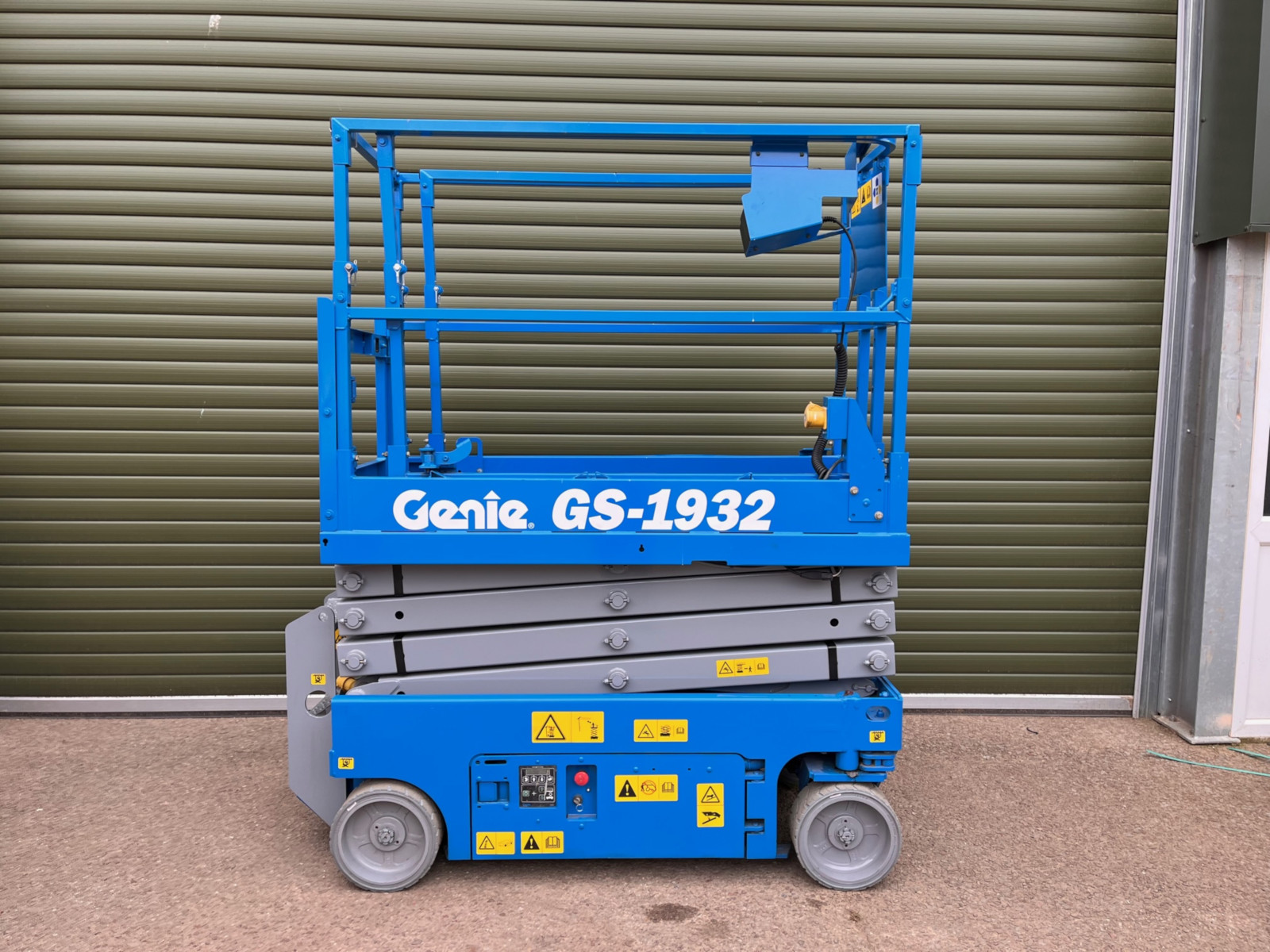An image of 2013 Repainted Genie GS1932 DC Scissor Lift goes here.