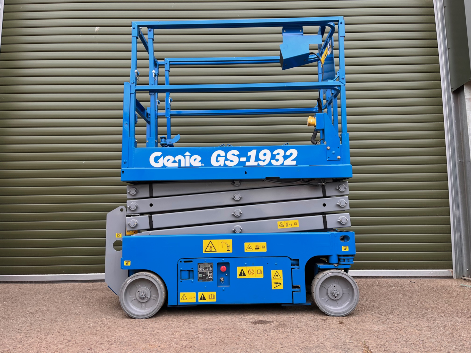 An image of 2013 Repainted Genie GS1932 DC Scissor Lift goes here.