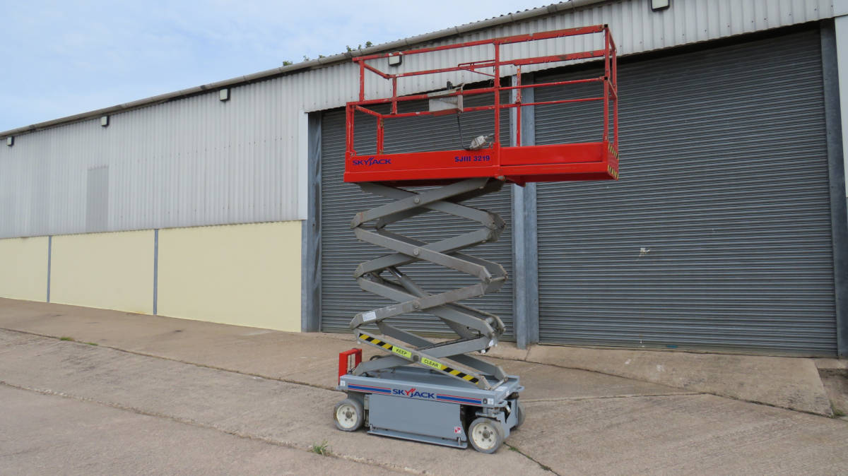 Image of SkyJack-SJ3219-Scissor-lift-mewp.JPG 2020-02-16 - Tropical Storms Causing Damage in High Places/