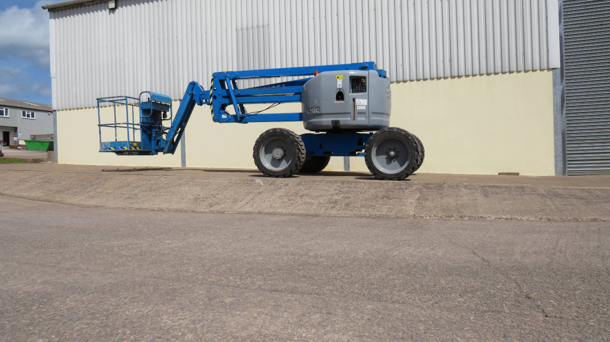 Click here to view the image of 45 Foot Articulating Boom MEWP at higher resolution. An image of 45 Foot Articulating Boom MEWP goes here.