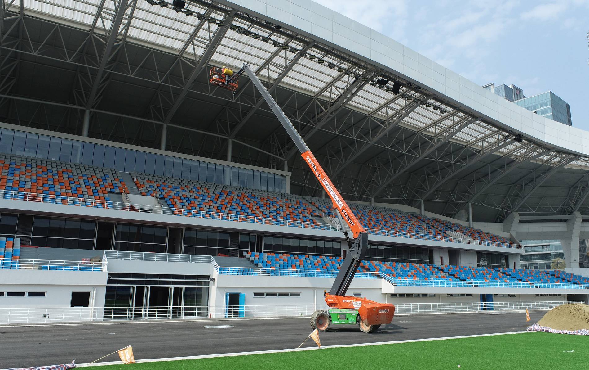 Powered access platform hire in South Wales & Western EnglandImage with link to high resolution version