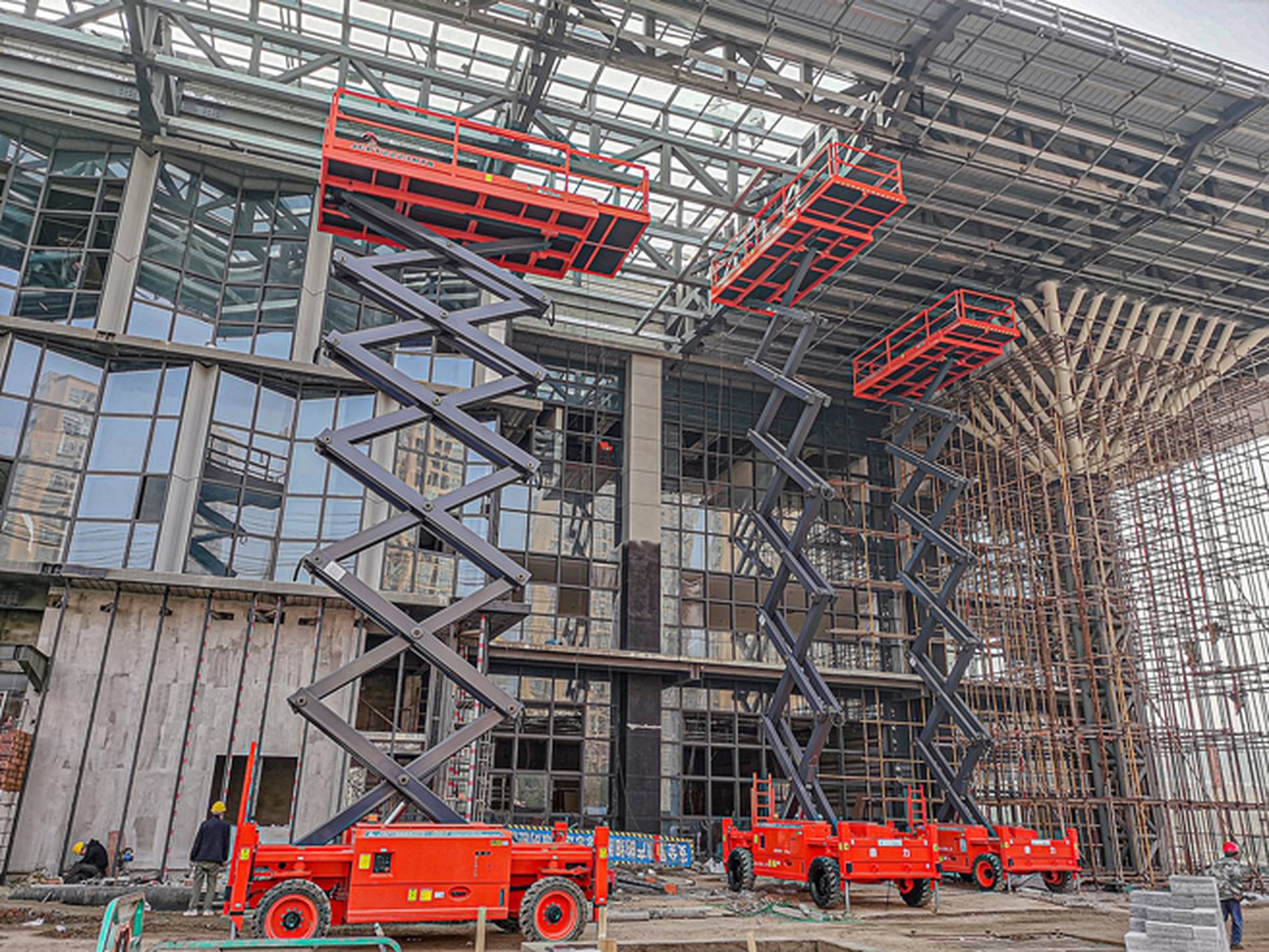 Powered access platform hire in South Wales & Western EnglandImage with link to high resolution version