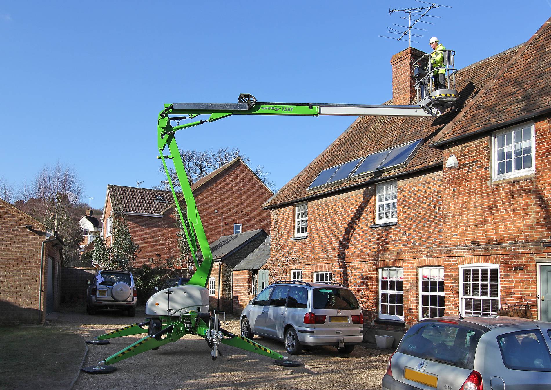 Click here to view the image of Powered access platform hire in South Wales & Western England at higher resolution. An image of Powered access platform hire in South Wales & Western England goes here.
