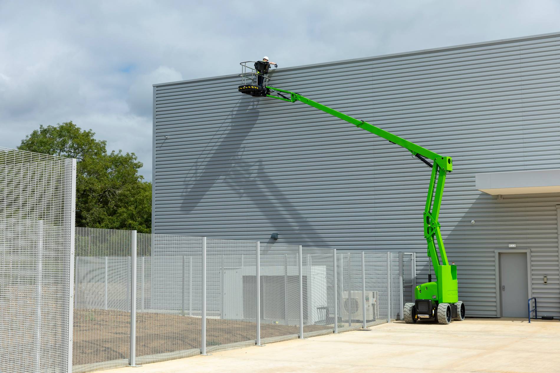 Click here to view the image of Powered access platform hire in South Wales & Western England at higher resolution. An image of Powered access platform hire in South Wales & Western England goes here.