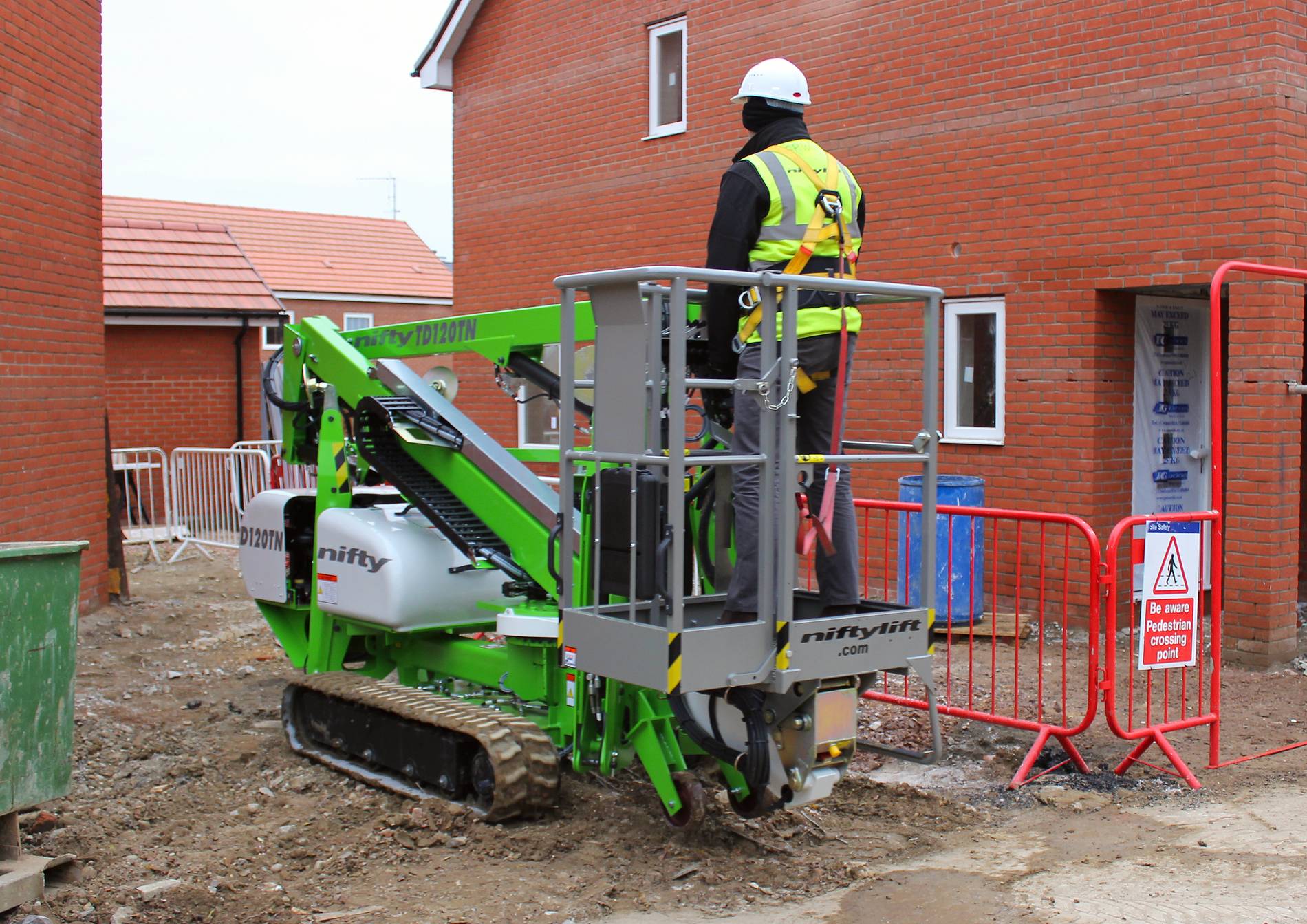 An image of Powered access platform hire in South Wales & Western England goes here.